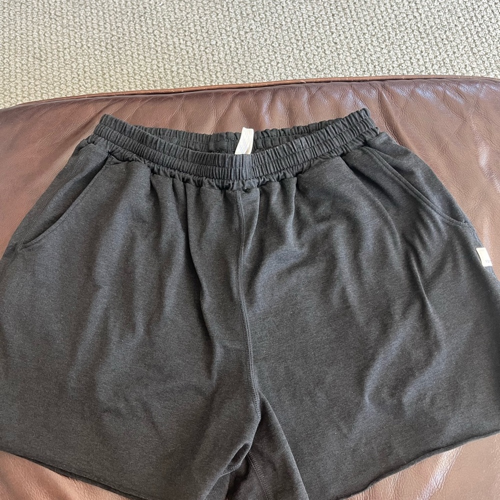 Vuori Elastic Waist Shorts